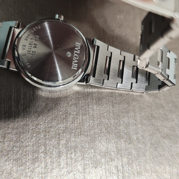 Elegant Bulgari Zero Women's watch with a sleek Black Dial. 100% Original! - Picture 6 of 15